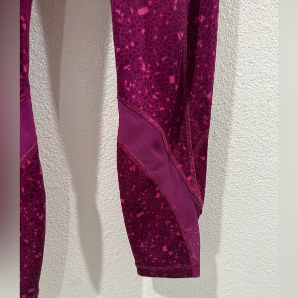 Lululemon Athletica Inspire Tight II Geo Regal Plum Ankle Cropped Leggings 4 - Picture 6 of 16